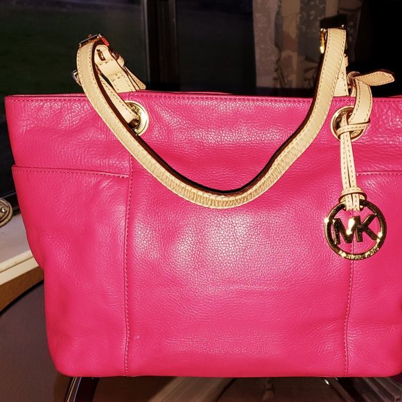 NEW MICHAEL KORS EAST WEST $398 MAGENTA PEBBLE LEATHER WITH GOLD LEATHER LINING - Picture 3 of 10